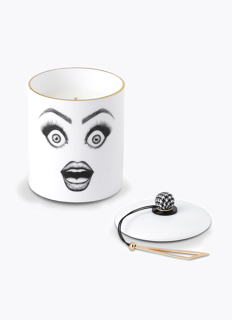 The Performer Scented Candle with Hat